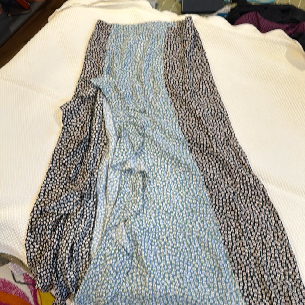 Sugar Lips M Maxi skirt, color block print w/ high slit. Elasticized waist back.